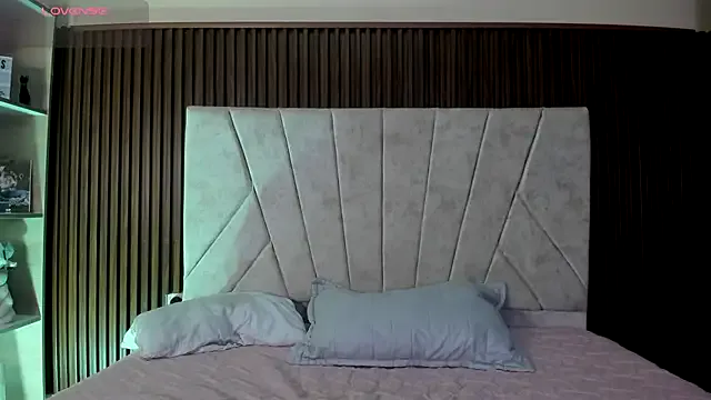 Emma_bloom_ from StripChat