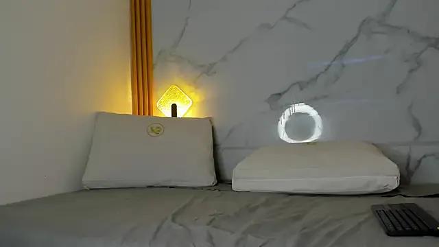 Emma_cleir from StripChat