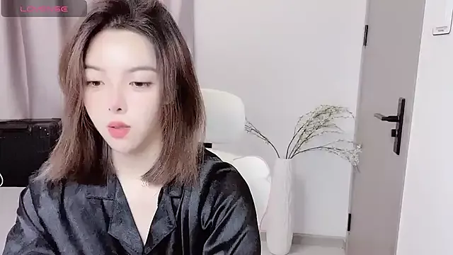 Emma_cnn on StripChat 