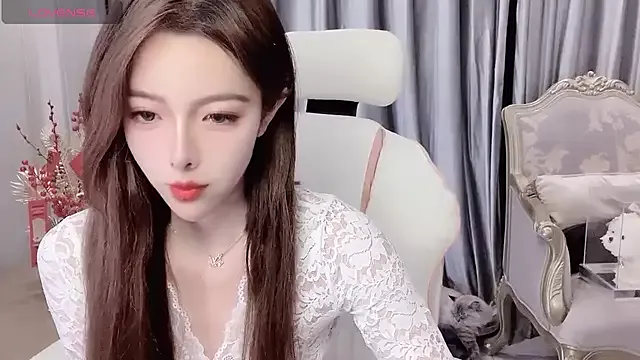 Emma_cnn on StripChat 