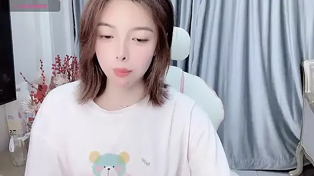 Emma_cnn on StripChat 