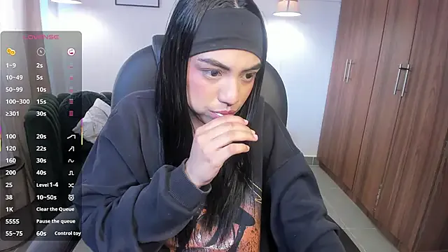 emma_connor1 on StripChat 