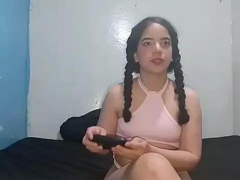 Emma_Curlss from StripChat is Freechat