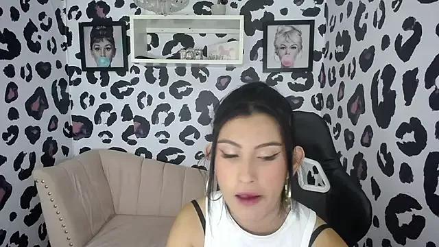 emma_garcia_a from StripChat is Freechat