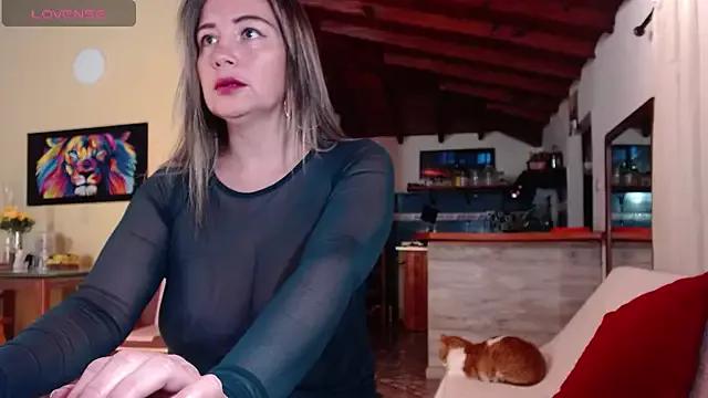 Emma_Henderson from StripChat