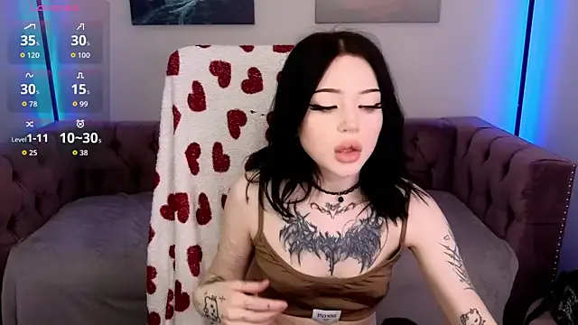 Emma_Kirks on StripChat 