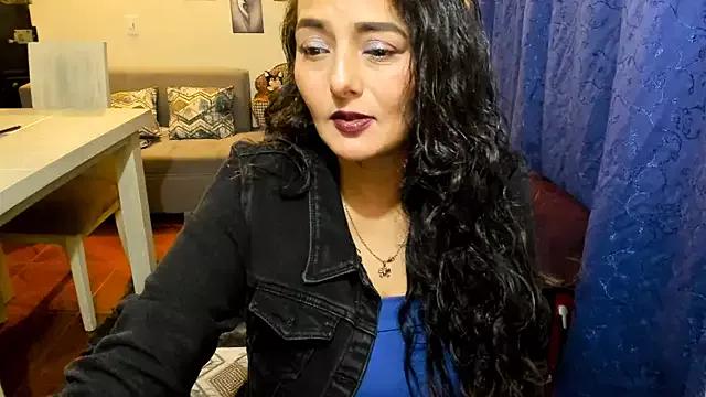 emma_luxy from StripChat