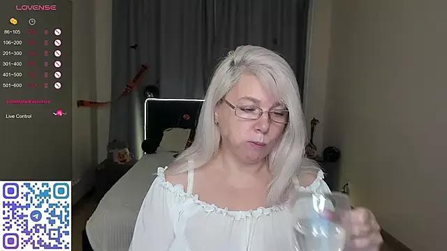 emma_pill from StripChat