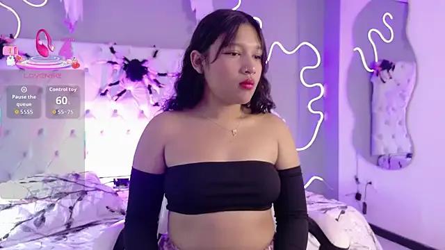 Emma_visconti from StripChat is Freechat