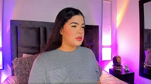 EmmaBecket2 from StripChat