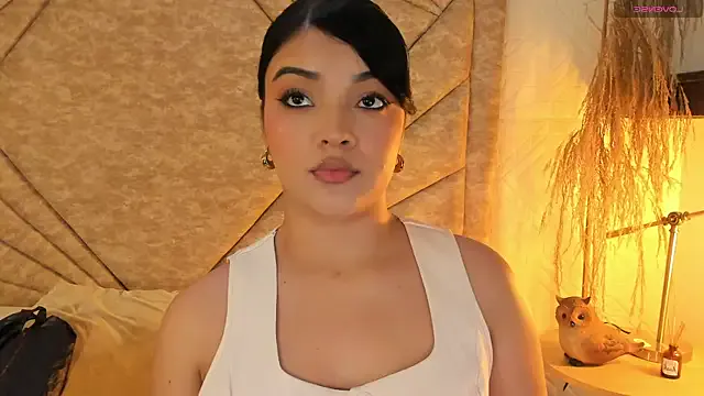 EmmaBlossom on StripChat 