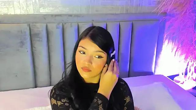 EmmaBlossom from StripChat