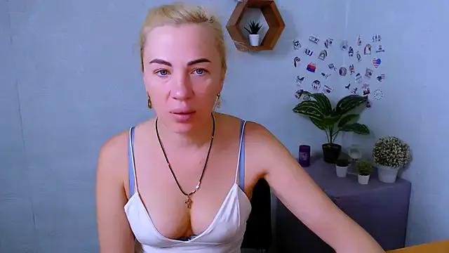 EmmaCat_ from StripChat