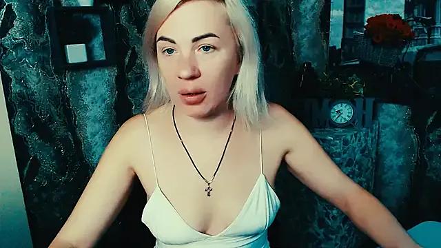 EmmaCat_ from StripChat is Freechat