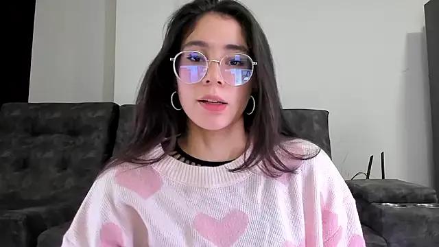 Emmadiaz1 from StripChat