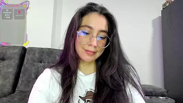 Emmadiaz1 from StripChat