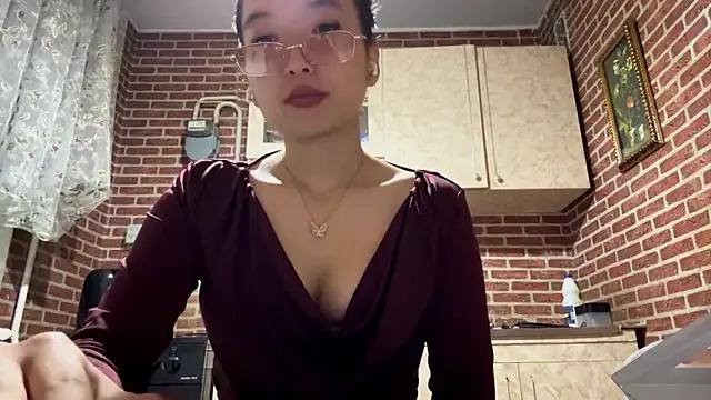 EmmaLeexth from StripChat