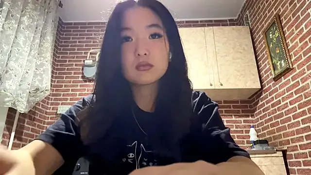 EmmaLeexth on StripChat 