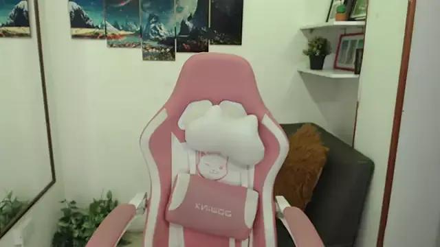 EmmaMyerss_ from StripChat
