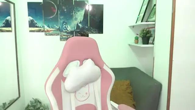 EmmaMyerss_ from StripChat