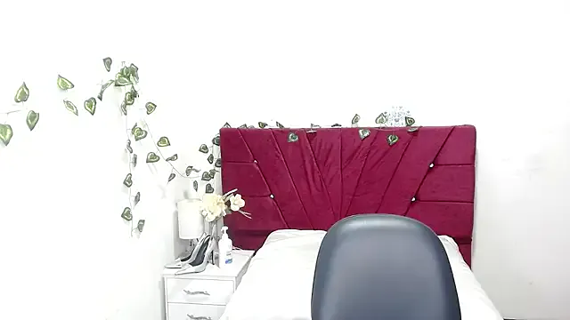 EmmaNaughty12 on StripChat 