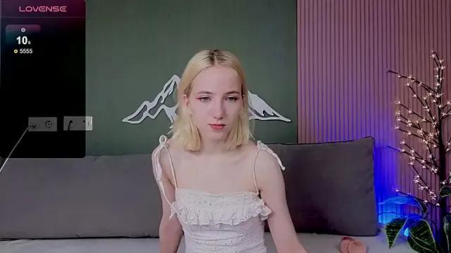EmmaNovak from StripChat is Freechat
