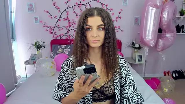 EmmaOlsen4u from StripChat