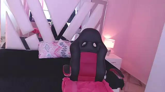 emmapetite_ from StripChat