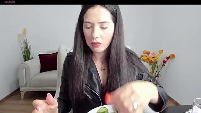 Emmapmg from StripChat