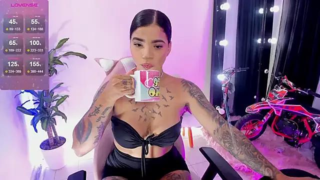 EmmaRusellx from StripChat