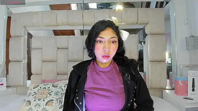 Emmaskinny from StripChat is Freechat