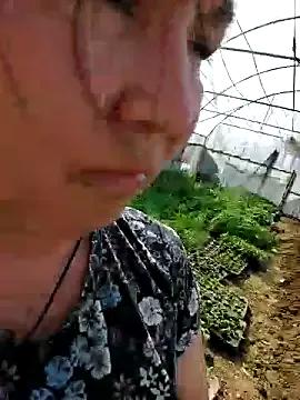 EmmaSquirt from StripChat