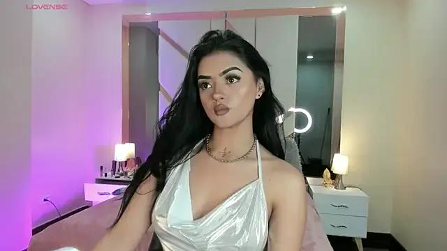EmmaStonns from StripChat is Freechat