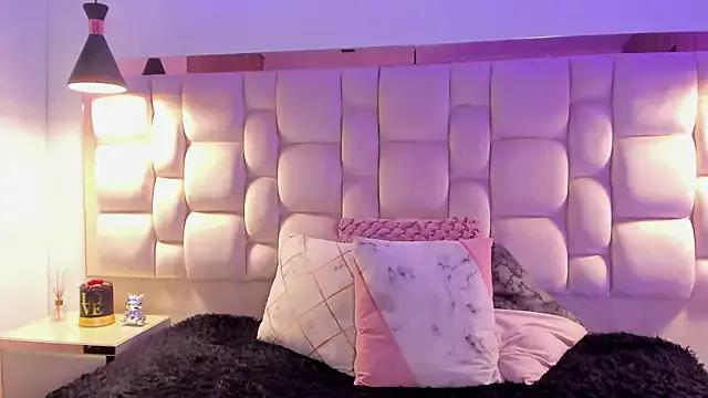 EmmaStonns from StripChat is Freechat