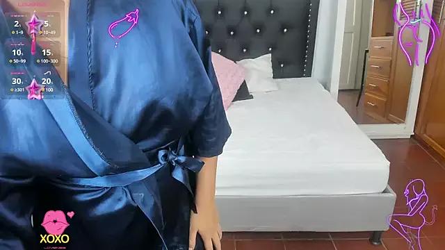 EmmaSweetCol from StripChat