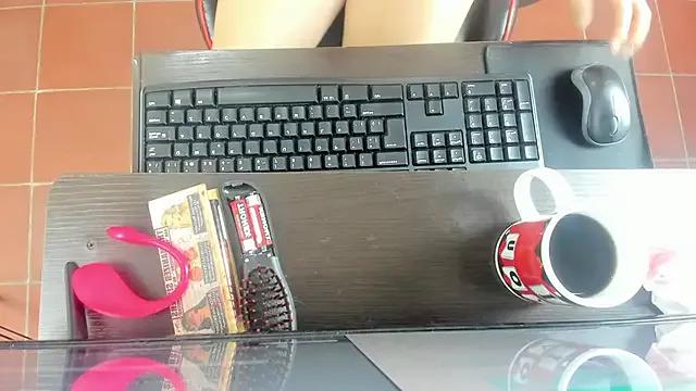 EmmaSweetCol from StripChat