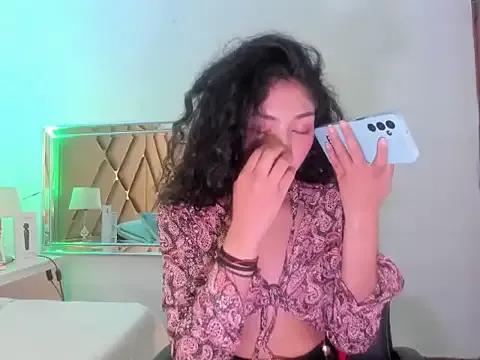 EmmaTeen18 from StripChat