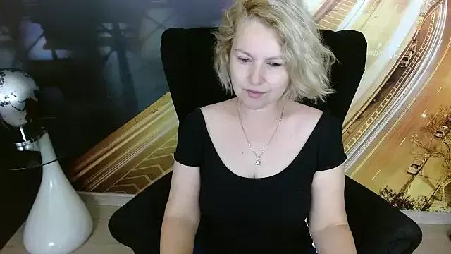 EmmaxPark from StripChat