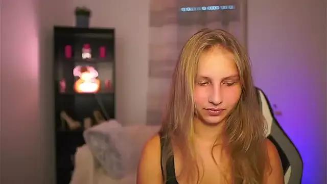 emmie_murray from StripChat is Freechat