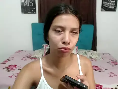 Emmy_sexx1 on StripChat 