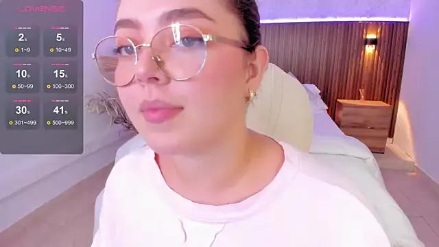 emmy_walker from StripChat