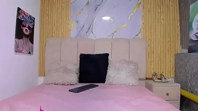 EmmyCruzZ from StripChat