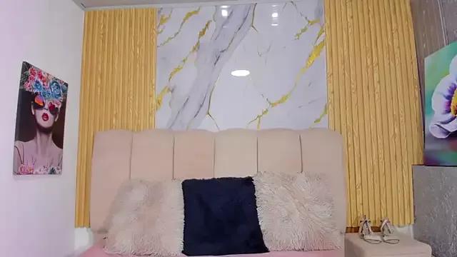 EmmyCruzZ from StripChat is Freechat
