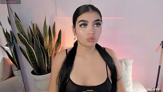 EmmyKenner from StripChat