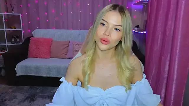 EmmyMills from StripChat