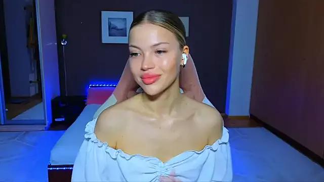 EmmyMills from StripChat