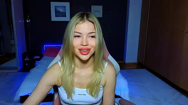 EmmyMills from StripChat