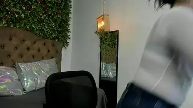 Try our streaming cams variety and talk on a personal level with our adorable girls streamers, showing off their bountiful shapes and dildos.