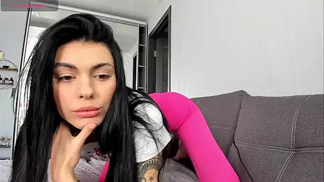 EmmyWarm from StripChat