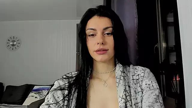 EmmyWarm from StripChat
